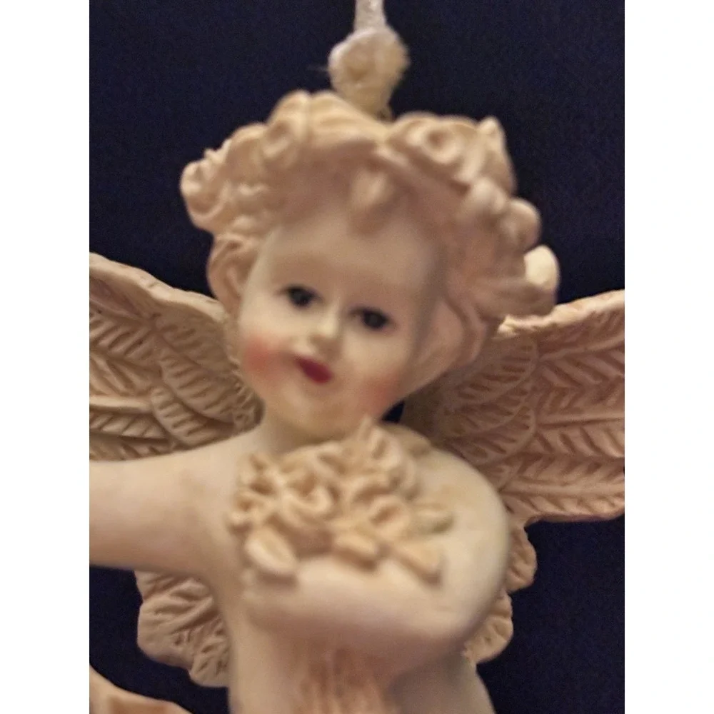 Vintage 1996 Avon Cherub Angel Ornament Bouquet of Flowers Original Box